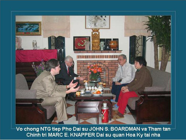 Vợ chồng NTG tiếp Phó Đại sứ JOHN S. BOARDMAN và Tham tan Chinh tri MARC E. KNAPPER Đại sứ quán Hoa Kỳ tại nhà